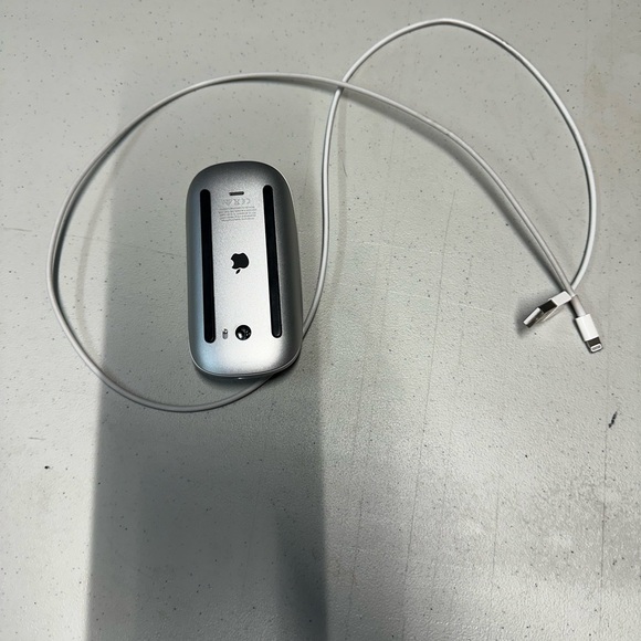 Apple Magic Mouse 2 for Mac or MacBook - Picture 2 of 4